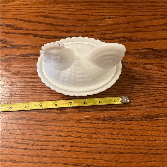 White Hen on Nest Dish - Picture 2 of 9